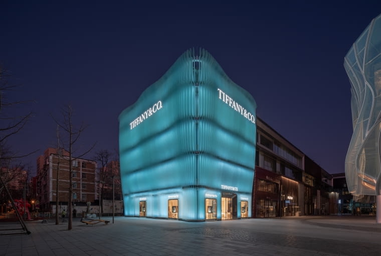 Flagowy sklep Tiffany & Co. w Pekinie z fasadą projektu MVRDV