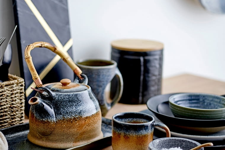 Porcelanowy dzbanek na herbatę Aura, Bloomingville Porcelanowy dzbanek na herbatę Aura, Bloomingville