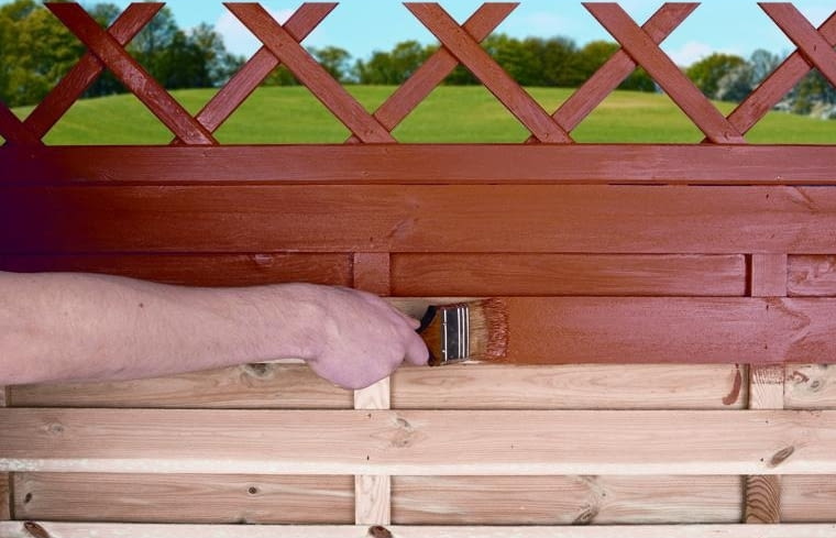 Konserwacja drewna w ogrodzie. Malowanie drewna impregnatem jednowarstwowym Konserwacja drewna w ogrodzie. Malowanie drewna impregnatem jednowarstwowym