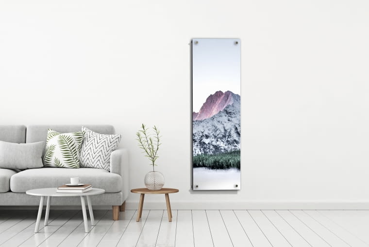 Osłona urządzenia została wykonana ze szkła  hartowanego. Może ono być pokryte albo  lustrem, albo nowoczesną grafiką, a nawet  projektem wg własnego pomysłu. W efekcie  otrzymujemy grzejnik-obraz