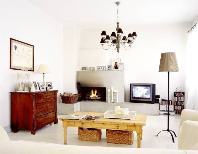 Salon z kominkiem urządzony na biało Salon z kominkiem urządzony na biało