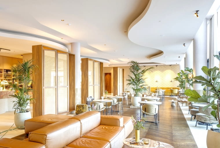 Orientalne akcenty w hotelu Van der Valk Eindhoven-Best współgrają z firmowym znakiem sieci – kolorowym tukanem Orientalne akcenty w hotelu Van der Valk Eindhoven-Best współgrają z firmowym znakiem sieci – kolorowym tukanem