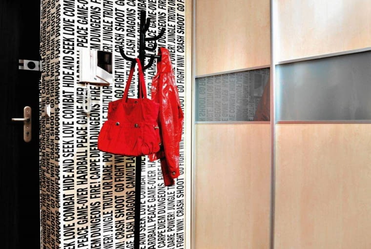 UWAGA ! PONOWNA PUBLIKACJA WYLACZNIE ZA ZGODA WLASCICIELI WARSZAWA , MIESZKANIE W BLOKU , WNETRZA , PRZEDPOKOJ , STYLIZACJA AGNIESZKA OSAK-REJMER FOT. SYLWESTER REJMER PUBLIKACJA CZTERY KATY NR 8 (226) - 8 2010 PUBLIKACJA CZTERY KATY NR 6 (236) - 6 2011 SLOWA KLUCZOWE: WNETRZE PRZEDPOKOJ ZDJĘCIE DO WKŁADKI: PUBLIKACJA CZTERY KATY NR 8 (226) - CZASOPISMA