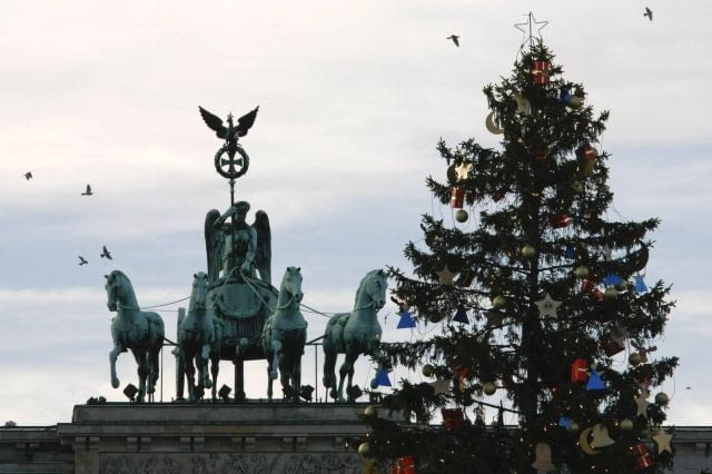 Choinka przy Bramie Brandenburskiej Święta w Niemczech, ozdoby, miasto, berlin
