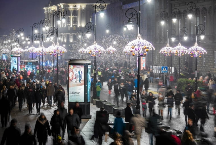 Iluminacja w Warszawie: Trakt Królewski 06.12.2014 . Warszawa . Iluminacja Traktu Krolewskiego . Fot. Bartosz Bobkowski / Agencja Gazeta SLOWA KLUCZOWE: Swieta Iluminacja Swiatlo Trakt Krolewski