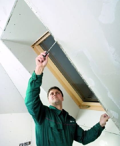 Naroża zabezpiecza się perforowanymi profilami metalowymi Naroża zabezpiecza się perforowanymi profilami metalowymi