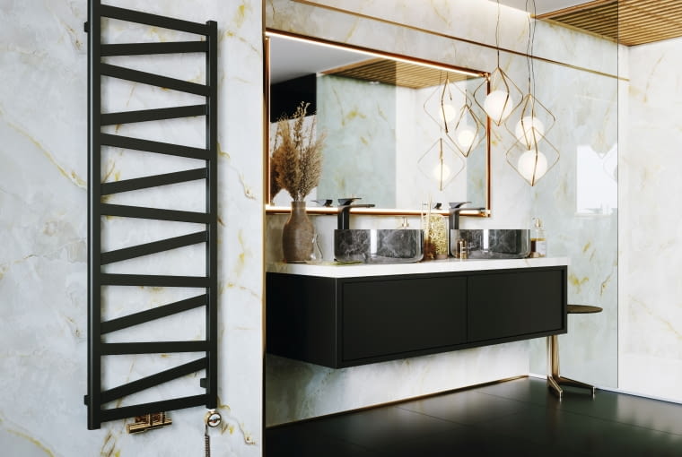 Poziome profile  grzejnika zostały  ułożone ukośnie,  naprzemiennie.  Dzięki temu  w dalszym ciągu  służą jako  doskonałe  wieszaki  na ręczniki,  ale jednocześnie  dodają wnętrzu  smaku