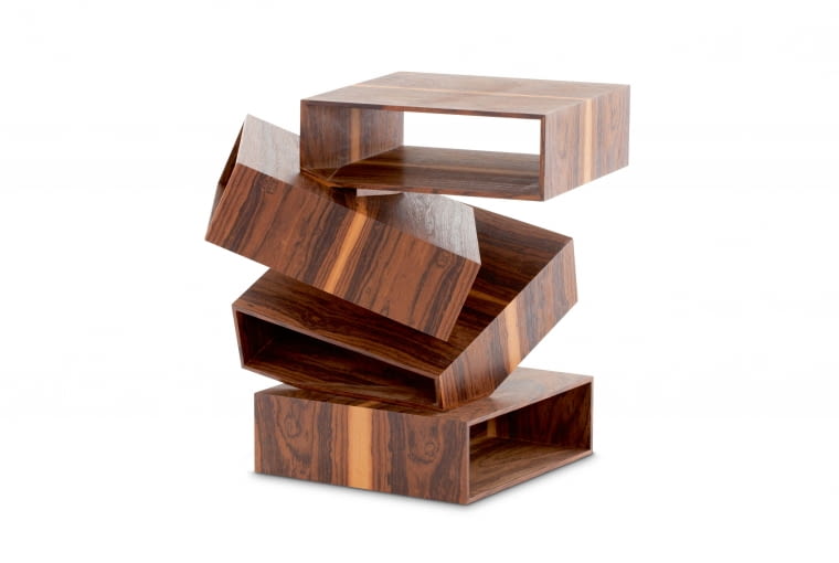 Stolik z pudełek Balancing Boxes, proj. Front dla Porro.Dostępny w kilku wykończeniach, m.in. w fornirze z drewna eukaliptusa lub palisandru, porro.com Stolik z pudełek Balancing Boxes, proj. Front dla Porro.Dostępny w kilku wykończeniach, m.in. w fornirze z drewna eukaliptusa lub palisandru, porro.com