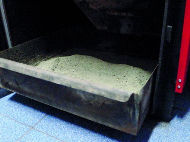 kotły na pelety, kotły grzewcze, popiół z kotła