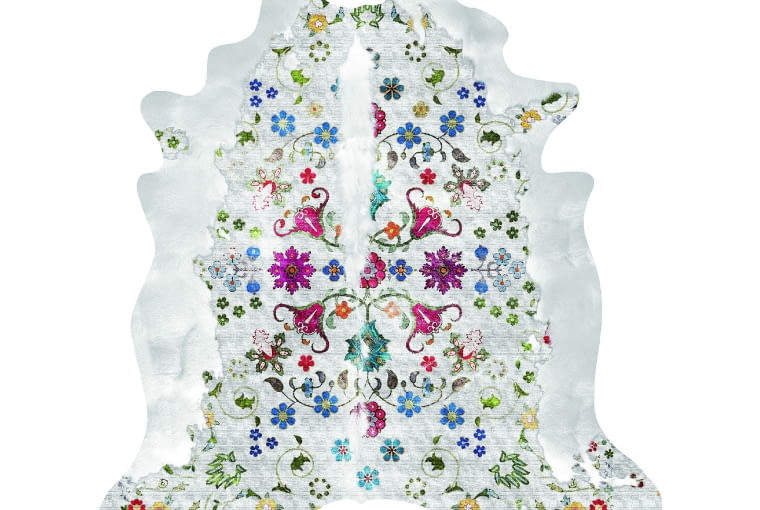 Dywan Gypsy, wykonany z tworzywa sztucznego imitującego bydlęcą skórę, proj. Young & Battaglia, ok. 4000 zł, Mineheart, ploneres.pl