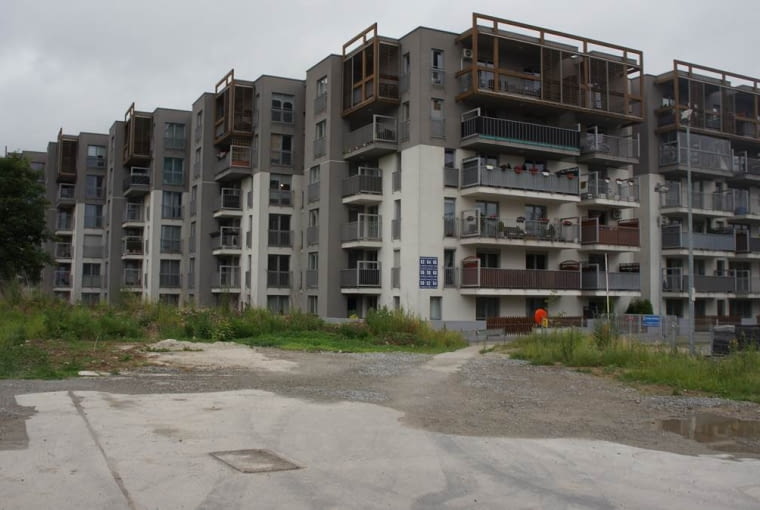 Osiedle mieszkaniowe w Krakowie.