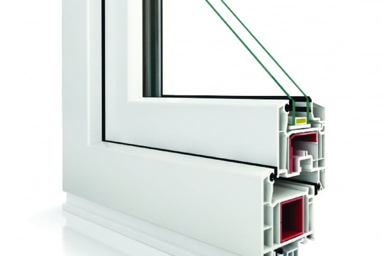 Propozycja 1. System: VP70, pięciokomorowe profile klasy A, uszczelki z EPDM Kolor: biały Pakiet szybowy: jednokomorowy z ciepłą ramką Master therm; Ug = 0,6 W/(m2K), Lt = 72-74%; okucia Roto NT, dwa zaczepy antywyważeniowe w skrzydle, stopniowany uchył lub blokada błędnego położenia klamki, stabilizator uchyłu, mikrowentylacja, klamka aluminiowa; Uw = 0,92-1,16 W/(m2K) Cena: 8385,73 zł