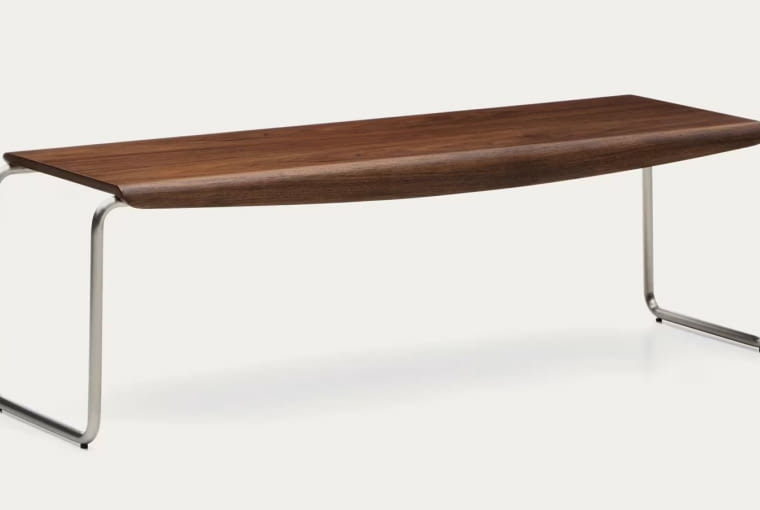 ławka Tarsel, fornir orzecha, stal nierdzewna, 142,5 x 45 cm, 1805 zł, kavehome.com