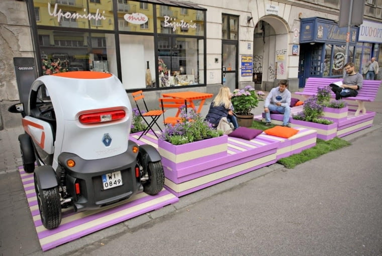 Chwilowy Ogródek Twizy (Paris Plages) w Warszawie Chwilowy Ogródek Twizy (Paris Plages) w Warszawie