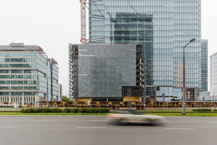 Smocza skóra na wieżowcu Warsaw UNIT w Warszawie