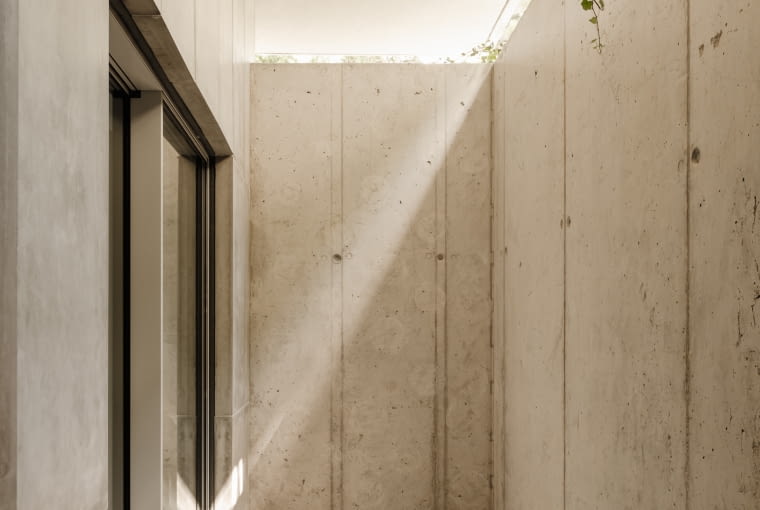 Przebudowa bliźniaka z lat 70. Proj. MFRMGR Architekci