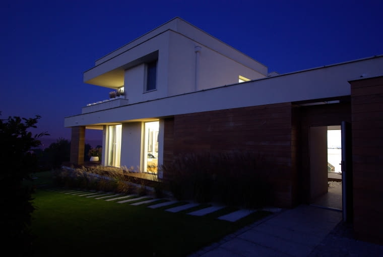 Dom z dziedzińcem w Starachowicach. Proj. MAG Architekci Marcin Grzyb Dom z dziedzińcem w Starachowicach. Proj. MAG Architekci Marcin Grzyb; Włodzimierz Sidorczuk