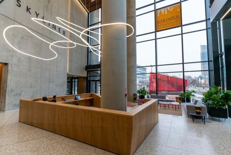 Skyliner - lobby. Skyliner - lobby.