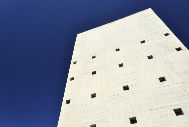 Jednostka Marsylska, proj. Le Corbusier - nadbudówka skrywająca maszynownię wind