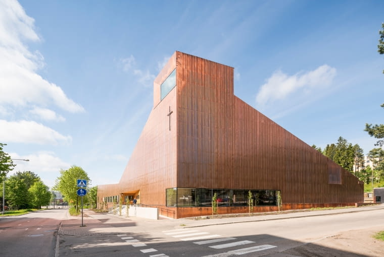 Kaplica Suvela, Espoo, Finlandia. Miedź w architekturze