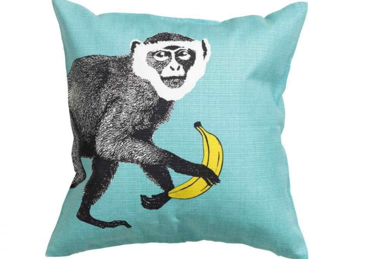 H&M Home: poszewka na poduszkę z zabawnym motywem małpki (40x40 cm). Cena: 29,90 zł. H&M Home, zakupy, akcesoria, dodatki, nowości, nowa kolekcja