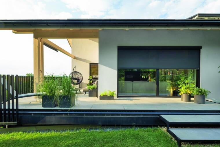 Markizy (refleksole, rolety typu screen) produkowane są ze specjalnych tkanin rozpraszających, pochłaniających lub odbijających światło słoneczne, przy jednoczesnym zachowaniu widoczności na zewnątrz