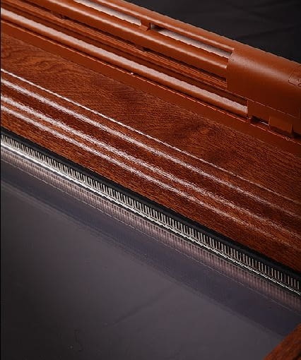 Przez nawiewniki okienne do wnętrz napływa świeże powietrze Przez nawiewniki okienne do wnętrz napływa świeże powietrze