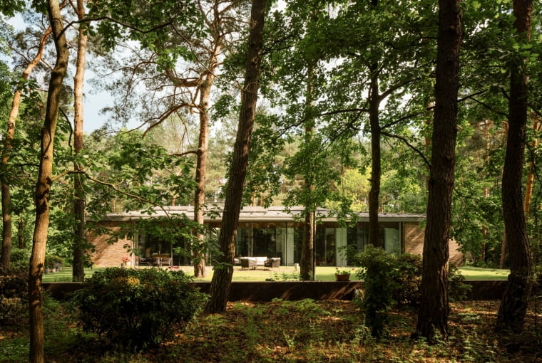 Dom w Konstancinie. Proj. Katarzyna Mach i Wojciech Kotecki Dom w Konstancinie. Proj. Katarzyna Mach i Wojciech Kotecki