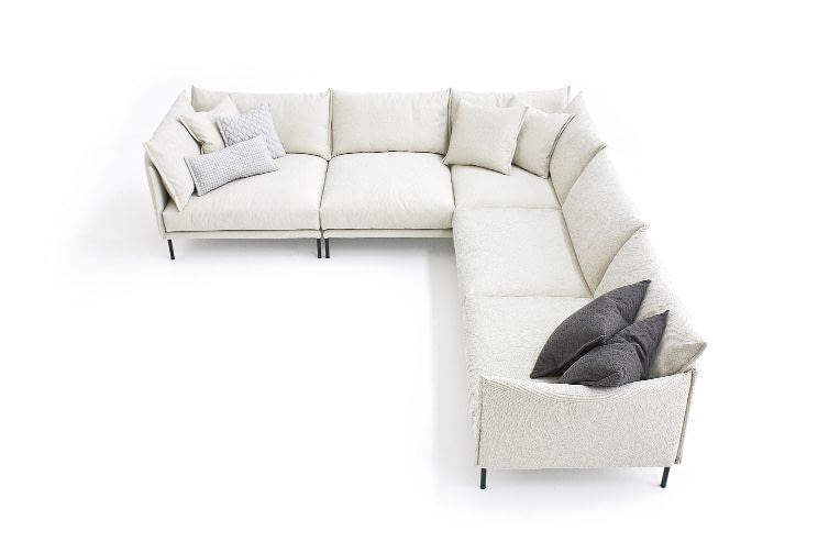Sofa Gentry, na cienkich nóżkach, zdaje się nie zabierać przestrzeni, Moroso Sofa Gentry, na cienkich nóżkach, zdaje się nie zabierać przestrzeni, Moroso