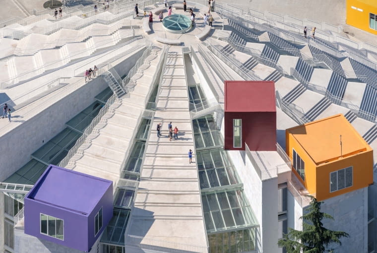 Piramida w Tiranie. Proj. MVRDV Piramida w Tiranie. Proj. MVRDV