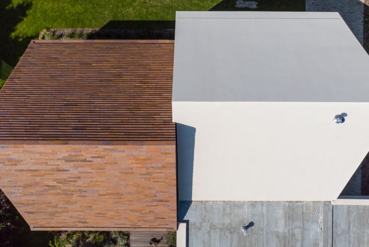 Dom Przełany na osiedlu Oporów we Wrocławiu. Proj. S3NS Architektura - Igor Kaźmieraczak Dom przełany na osiedlu Oporów we Wrocławiu. Proj. S3NS Architektura - Igor Kaźmieraczak