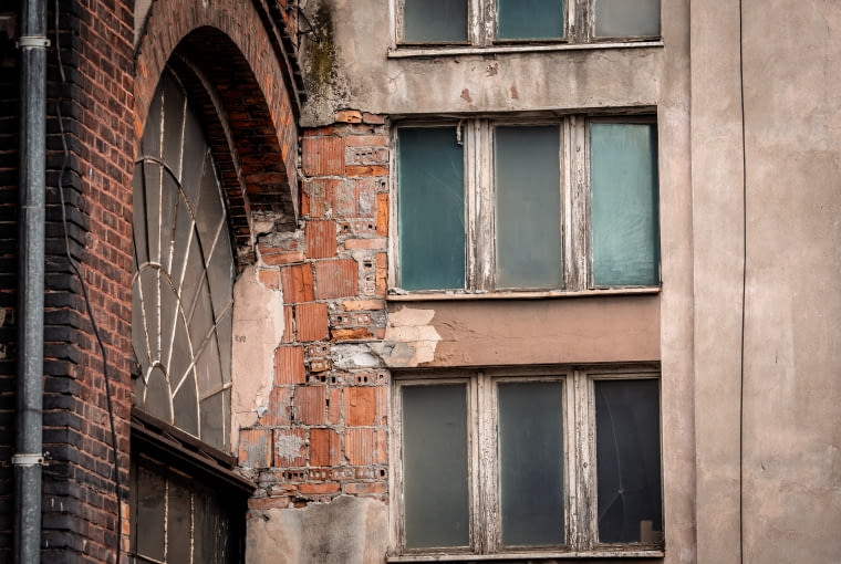 Z terenów Stoczni Cesarskiej znikają wtórne dobudówki Z terenów Stoczni Cesarskiej znikają wtórne dobudówki