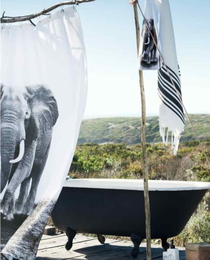 H&M Home: ręcznik kąpielowy (biały w czarne pasy). Cena: 59,90 zł. H&M Home, łazienka, ręczniki, tekstylia, dodatki