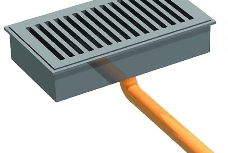 Wpust zbierający wodę z rury spustowej i wycieraczka z odpływem. Wpust zbierający wodę z rury spustowej i wycieraczka z odpływem