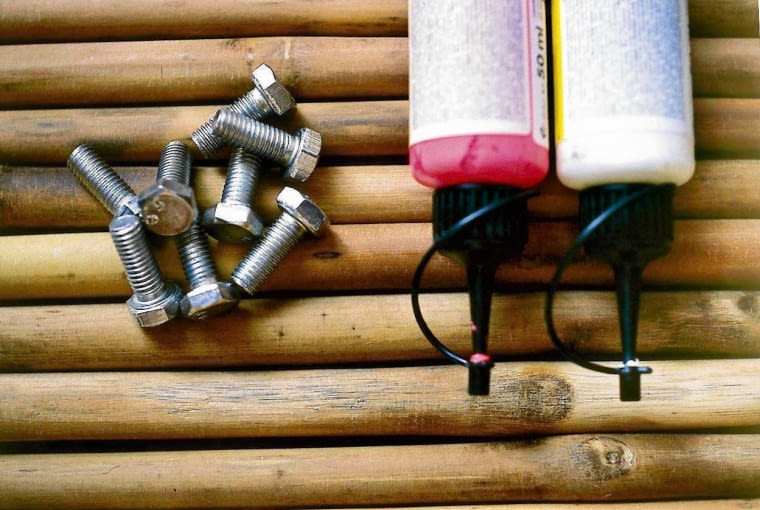 WARCABY GRA PIONKI WYKONANE ZE SRUB POTRZEBNE MATERIALY WYKONANIE FOT. MILENA LAKOMSKA PUBLIKACJA CZTERY KATY NR 12 (147) - 12.2003 SLOWA KLUCZOWE: ZABAWKI PLASTYKA ZDJĘCIE DO WKŁADKI: PUBLIKACJA CZTERY KATY NR 12 (147) - CZASOPISMA