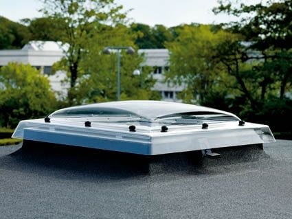 Dodatkowym atutem świetlików jest fakt, iż nie wymagają one specjalnych zabiegów konserwacyjnych