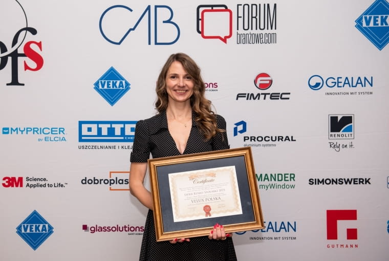 Aleksandra Stępniak z dyplomem Lider Rynku Stolarki 2025 Aleksandra Stępniak z dyplomem Lider Rynku Stolarki 2025