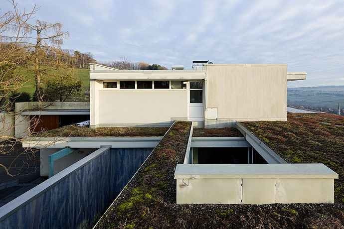 Stettfurt House, 1970 Ostatni projekt Neutry. Plany rozrysował jego syn Dion, a całą dokumentację ukończył szwajcarski architekt, z którym już wcześniej współpracował Neutra. Dom powstał w Thurgau w Szwajcarii. richard neutra, niemcy, modernizm, szwajcaria, wystawa, dom jednorodzinny