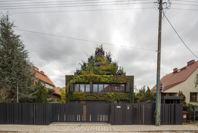 Wyróżnienie: Budynek mieszkalny jednorodzinny. Proj. Biuro Architektoniczne Bzdęga – Wiśniewski Sp. z o.o Wyróżnienie: Budynek mieszkalny jednorodzinny. Proj. Biuro Architektoniczne Bzdęga – Wiśniewski Sp. z o.o