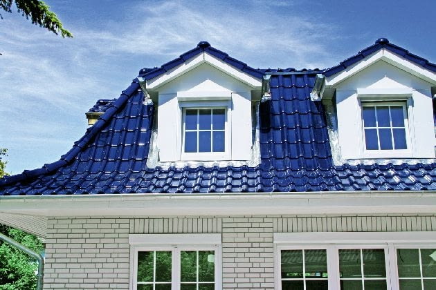 Uzyskanie kolorów "nienaturalnych" (na przykład niebieskiego) jest możliwe, jeśli dachówki po wypaleniu pokryje się angobą lub szkliwem