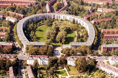 Osiedle-Podkowa (Hufeisensiedlung) w Britz, z lat 1925-1930, zaprojektowane przez Brunona Tauta i Martina Wagnera, było pierwszym niemieckim wielkim osiedlem czasów Republiki Weimarskiej Bruno Taut, modernizm, Berlin, Unesco, Podkowa