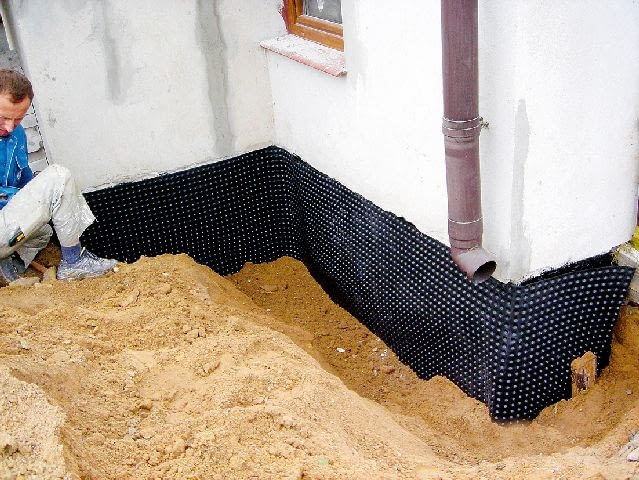 Pionowa izolacja na odkopanych fundamentach Pionowa izolacja na odkopanych fundamentach
