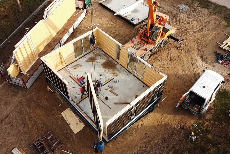 Montaż pierwszego budynku Modulo House v_3 Montaż pierwszego budynku Modulo House v_3