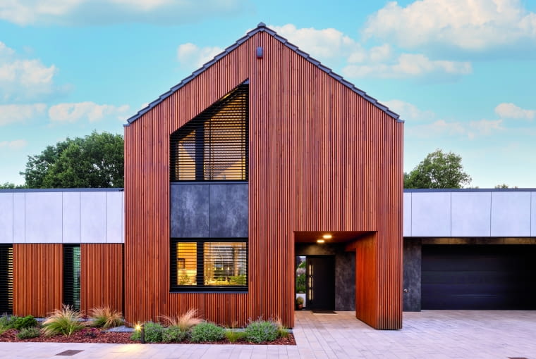 Producenci stolarki okiennej oferują wiele systemów. Różnią się one zarówno materiałami, z których powstają okna, jak i technologią ich produkcji. Wszystkie muszą spełniać wymagania sformułowane w obowiązujących Warunkach technicznych Producenci stolarki okiennej oferują wiele systemów. Różnią się one zarówno materiałami, z których powstają okna, jak i technologią ich produkcji. Wszystkie muszą spełniać wymagania sformułowane w obowiązujących Warunkach technicznych