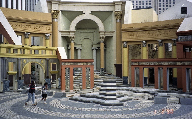 Charles Moore, Piazza d'Italia, Nowy Orlean Charles Moore, Piazza d'Italia, Nowy Orlean