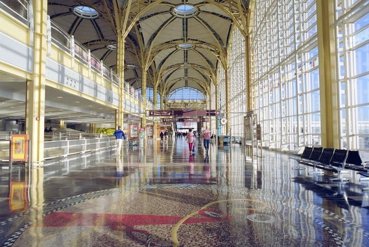 tanie latanie, lot z przesiadkami,