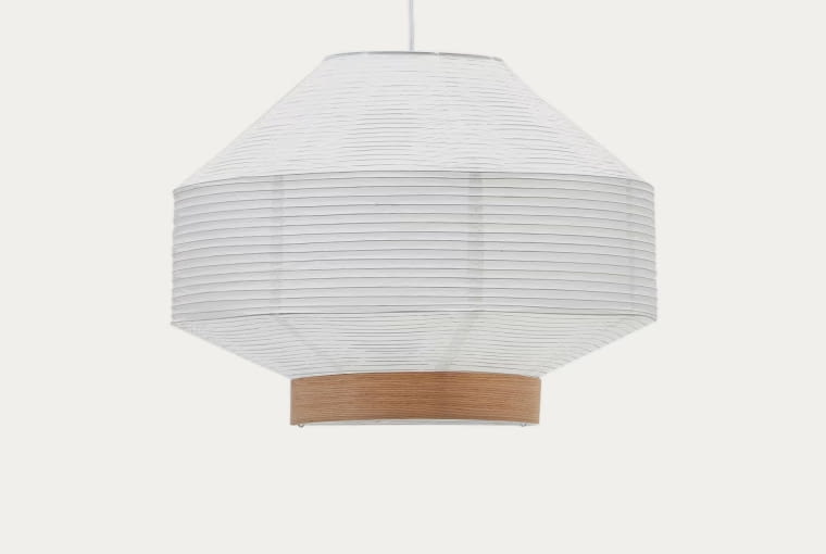 abażur do lampy sufitowej Hila, papier, drewniana okleina, śr. 55 cm, 245 zł, kavehome.com