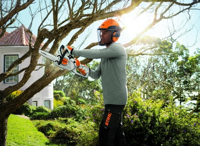 Pilarka spalinowa Praca z pilarką