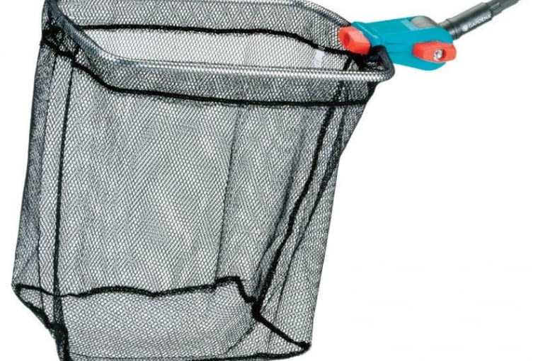 Sito Vario 2 Gardena Combisystem/OGRODOSFERA. Po zamontowaniu siatki o dużych oczkach służy do wyławiania zanieczyszczeń, z siatką o drobnych oczkach - do zbierania insektów z wody. Cena: ok. 90 zł, www.ogrodosfera.pl