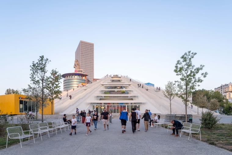 Piramida w Tiranie. Proj. MVRDV Piramida w Tiranie. Proj. MVRDV